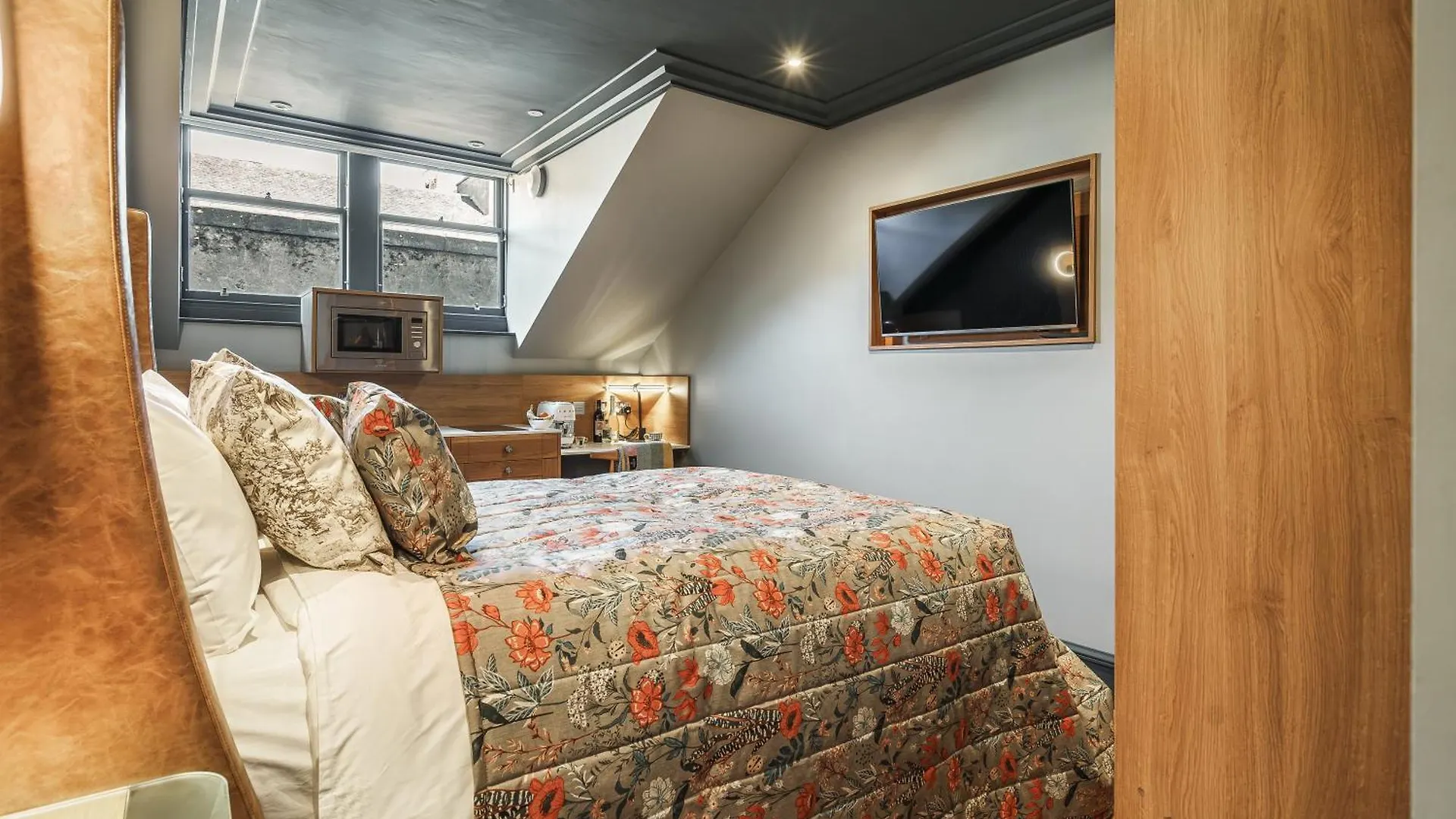 Bonnie Hotel Haymarket Edinburgh